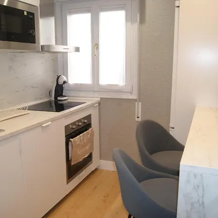 Apartamento Nuevo, Luminoso, Reformado, Cerca Del Casco Viejo *