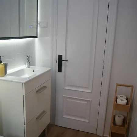 Apartamento Nuevo, Luminoso, Reformado, Cerca Del Casco Viejo *