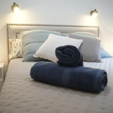 Apartamento Nuevo, Luminoso, Reformado, Cerca Del Casco Viejo *