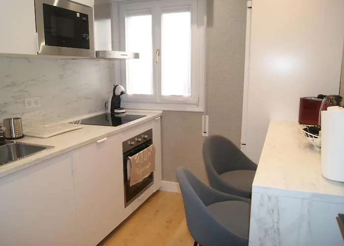 Apartamento Nuevo, Luminoso, Reformado, Cerca Del Casco Viejo *