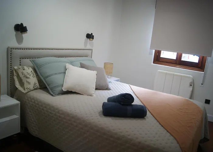 Apartamento Nuevo, Luminoso, Reformado, Cerca Del Casco Viejo *