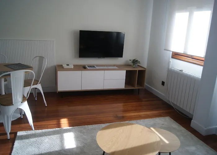 Nuevo, Luminoso, Reformado, Cerca Del Casco Viejo