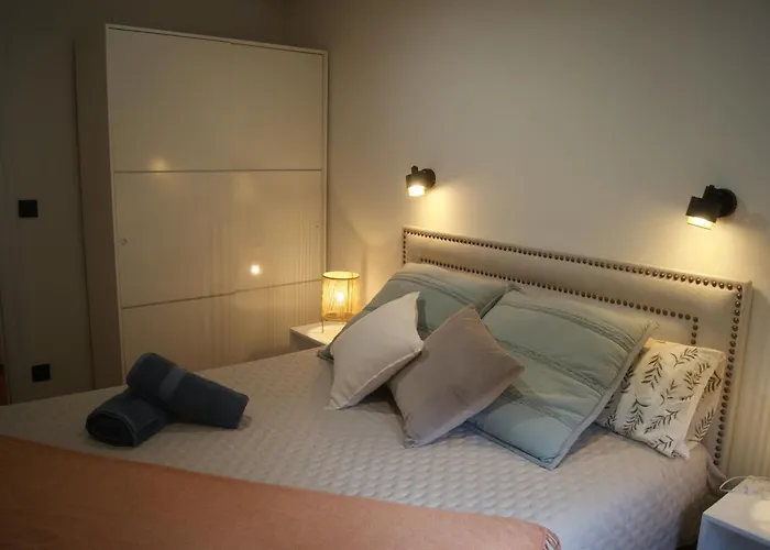 Nuevo, Luminoso, Reformado, Cerca Del Casco Viejo